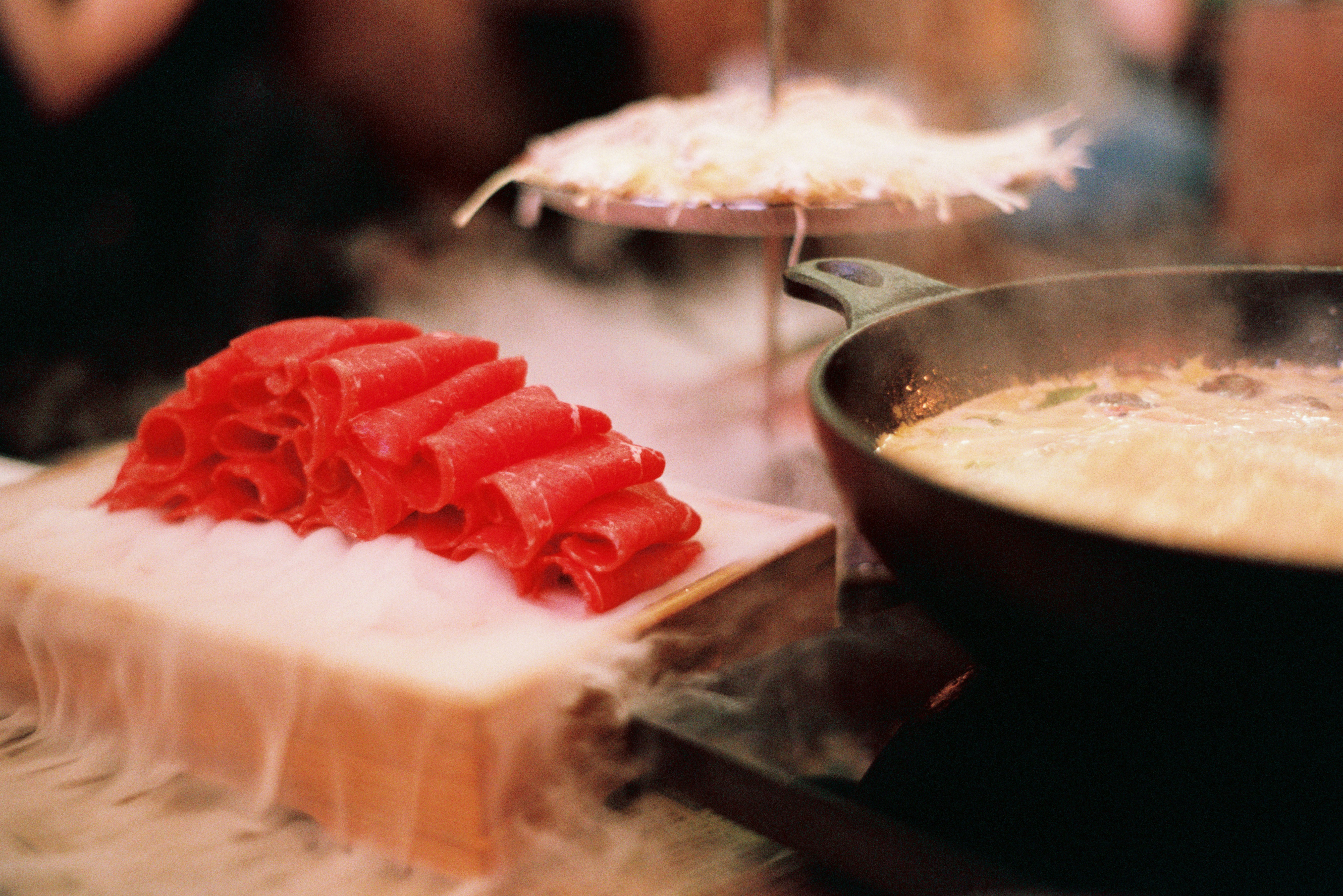 35岁孕妇吃冰箱剩菜后去世,医生提醒：孕妇要警惕冰箱里的致命威胁！